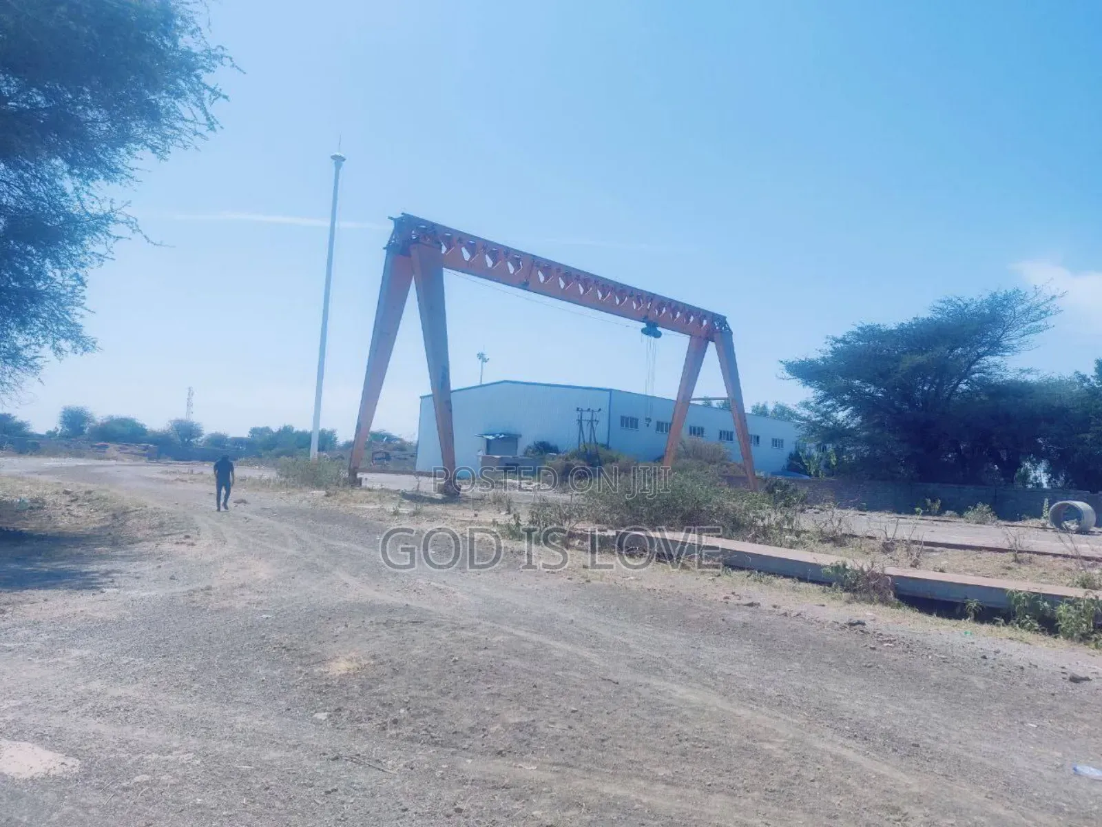 የሚሸጡ ክሬኖች Cran Overhead