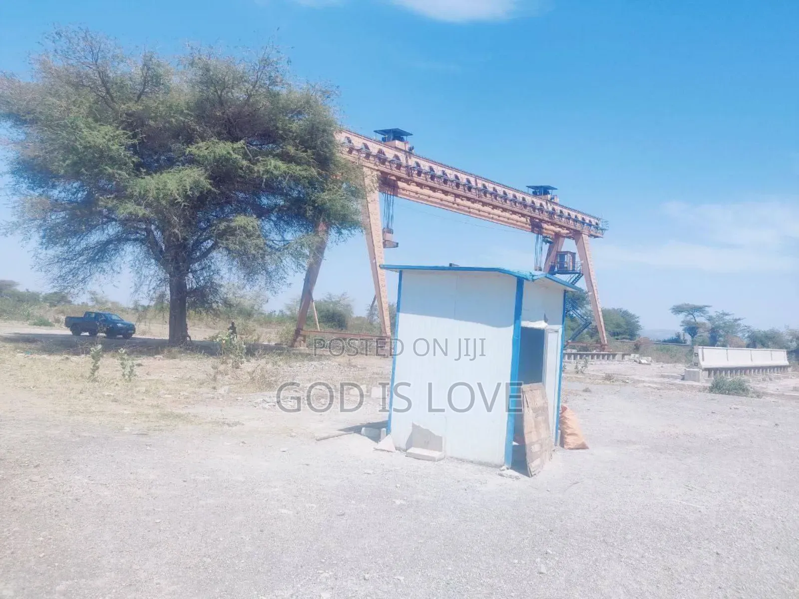 የሚሸጡ ክሬኖች Cran Overhead