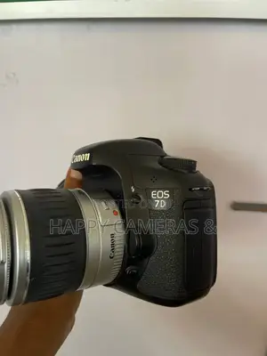 Photo - 7D 28-90mm Red Dot Lens