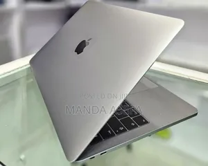 Photo - New Laptop Apple MacBook Pro 2017 16GB Intel Core I5 SSD 256GB