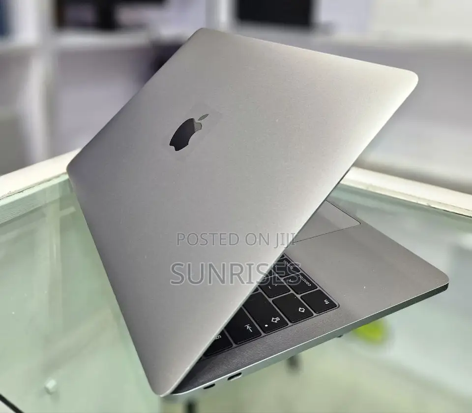 New Laptop Apple MacBook Pro 2017 16GB Intel Core I5 SSD 256GB