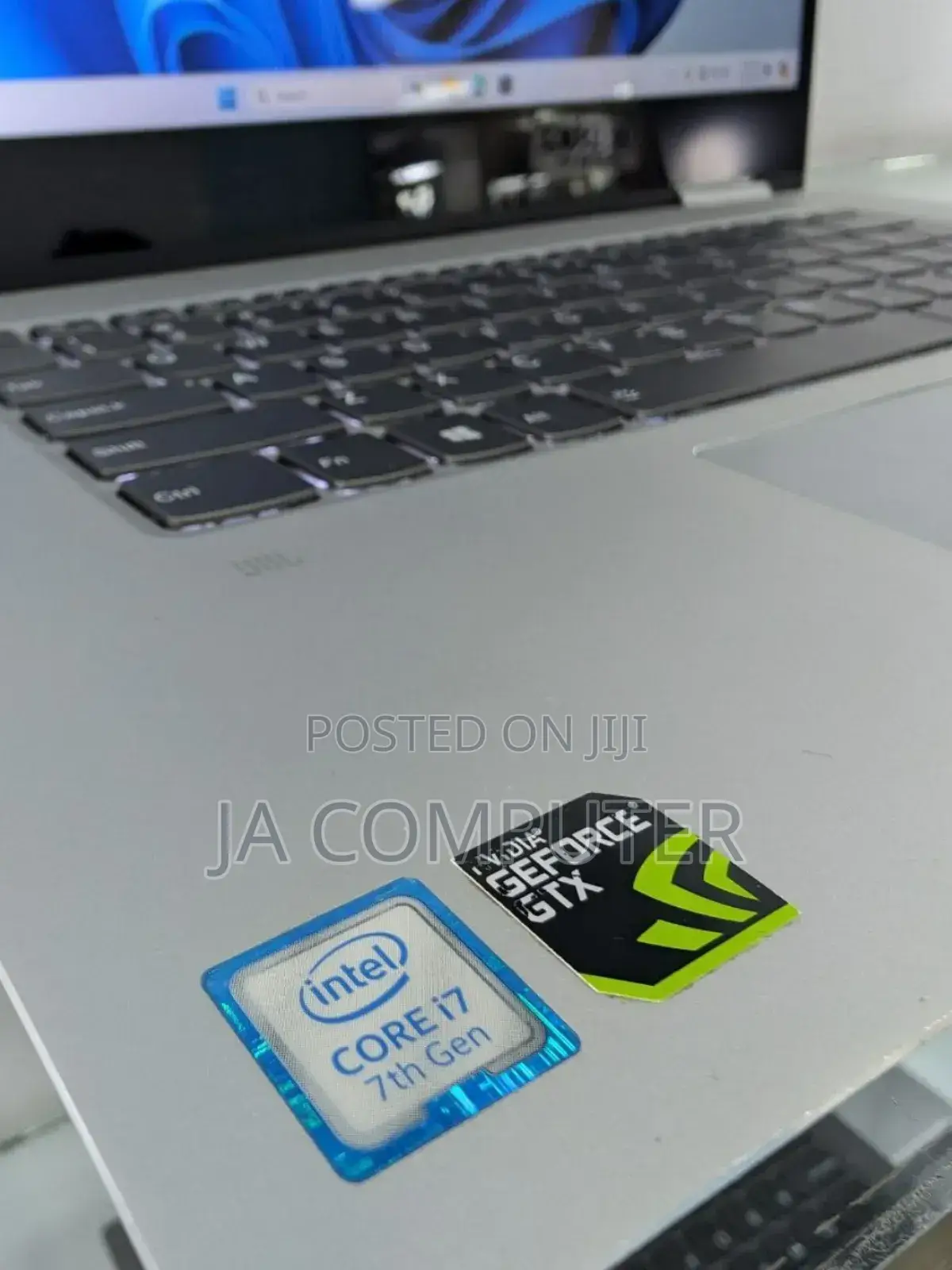 New Laptop Lenovo Yoga 710 16GB Intel Core I7 SSD 512GB