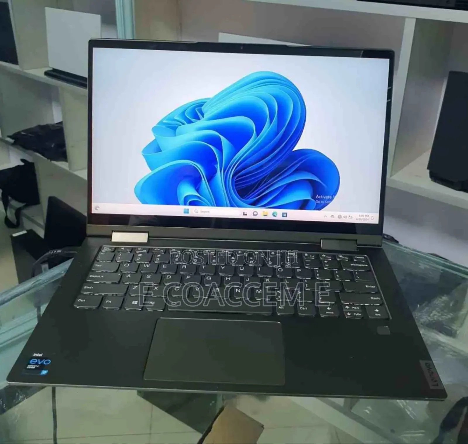 New Laptop Lenovo Yoga 710 16GB Intel Core I5 SSD 512GB