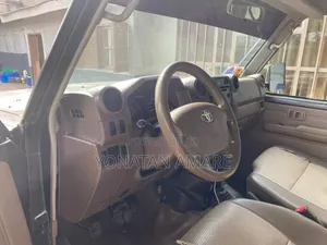 Toyota Land Cruiser 2016 Gray