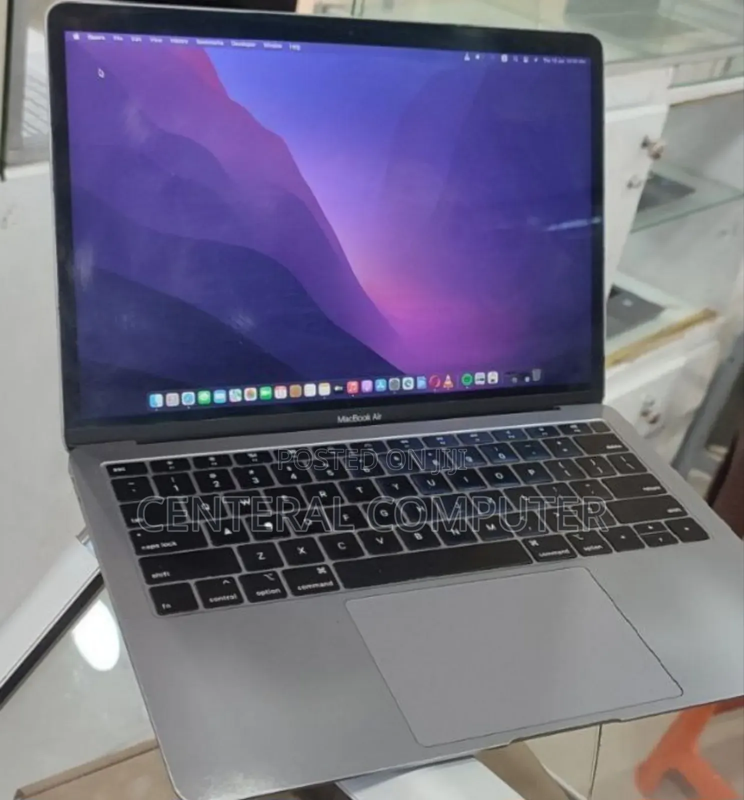 New Laptop Apple MacBook Air 2019 8GB Intel Core I5 SSD 256GB