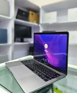 New Laptop Apple MacBook Pro 2017 16GB Intel Core I5 SSD 256GB