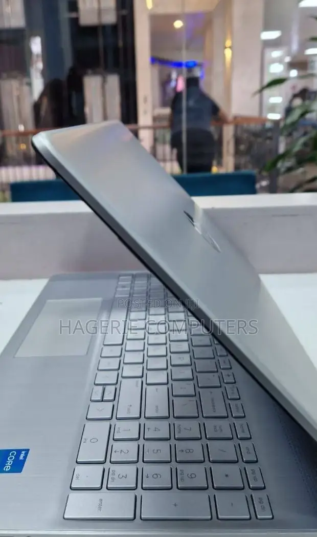 New Laptop HP 15-Da3007nia 8GB Intel Core I3 SSD 256GB