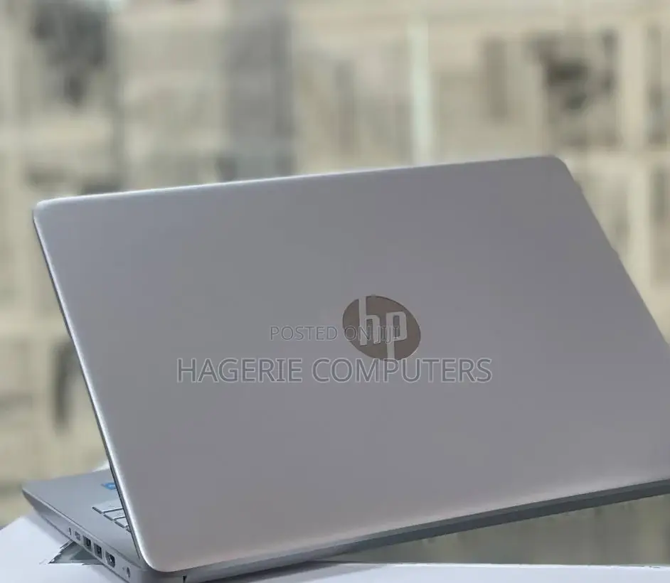 New Laptop HP 15-Da3007nia 8GB Intel Core I3 SSD 256GB