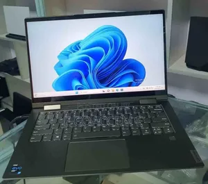 New Laptop Lenovo Yoga 700 12GB Intel Core I5 SSD 512GB