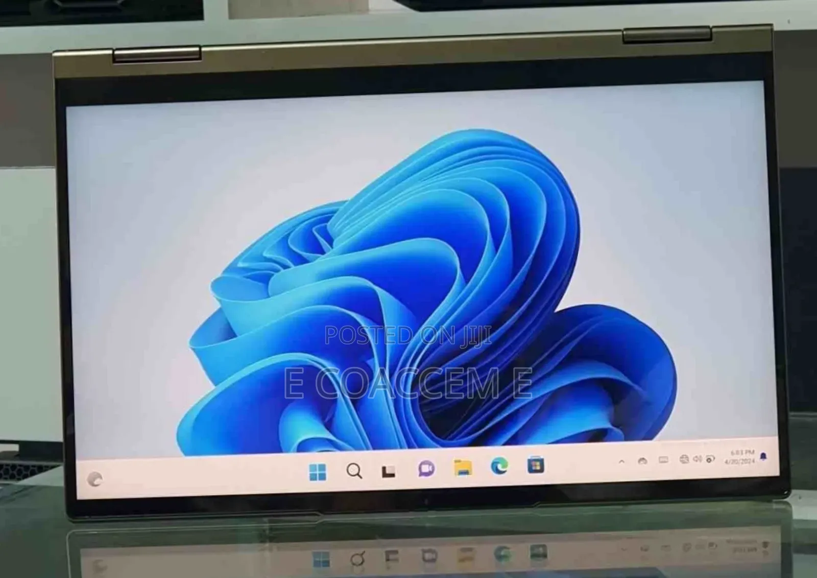 New Laptop Lenovo Yoga 700 12GB Intel Core I5 SSD 512GB