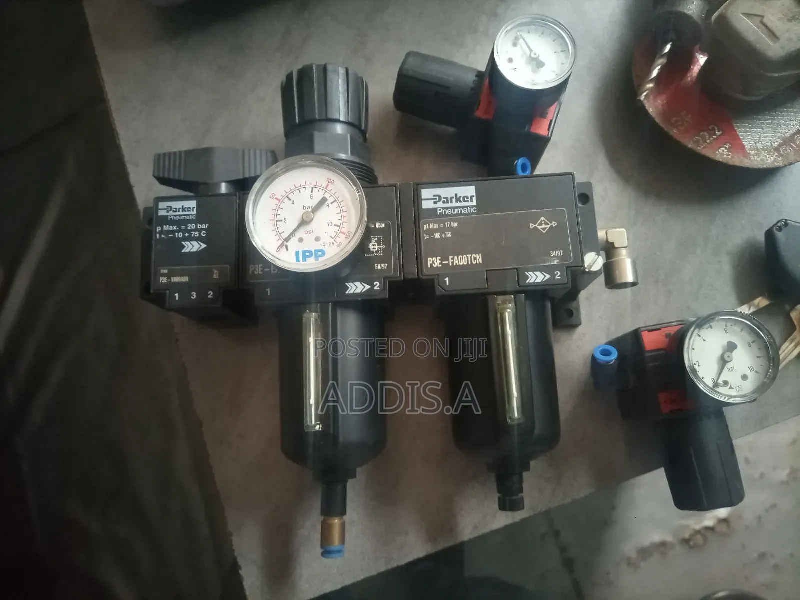 Pneumatic Distributor and Regulator