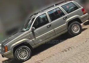 Photo - Jeep Grand Cherokee 2004 Gold