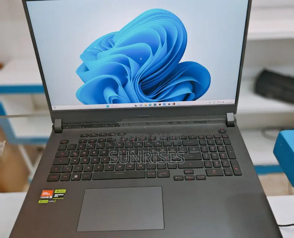 New Laptop Asus ROG Strix G17 32GB AMD Ryzen 9 SSD 1T