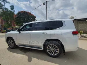 Toyota Land Cruiser 2022 White