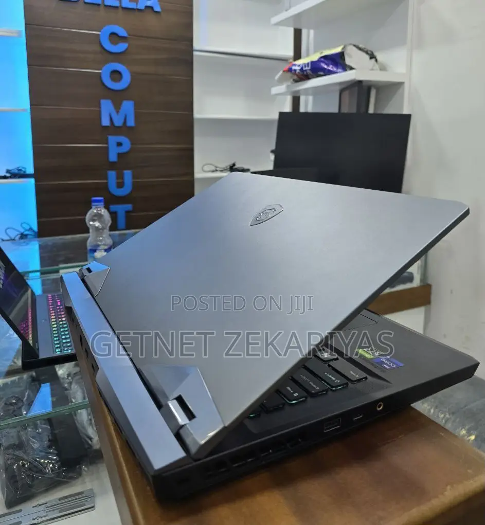 New Laptop MSI Raider GE76 12UGS 32GB Intel Core I9 SSD 2T