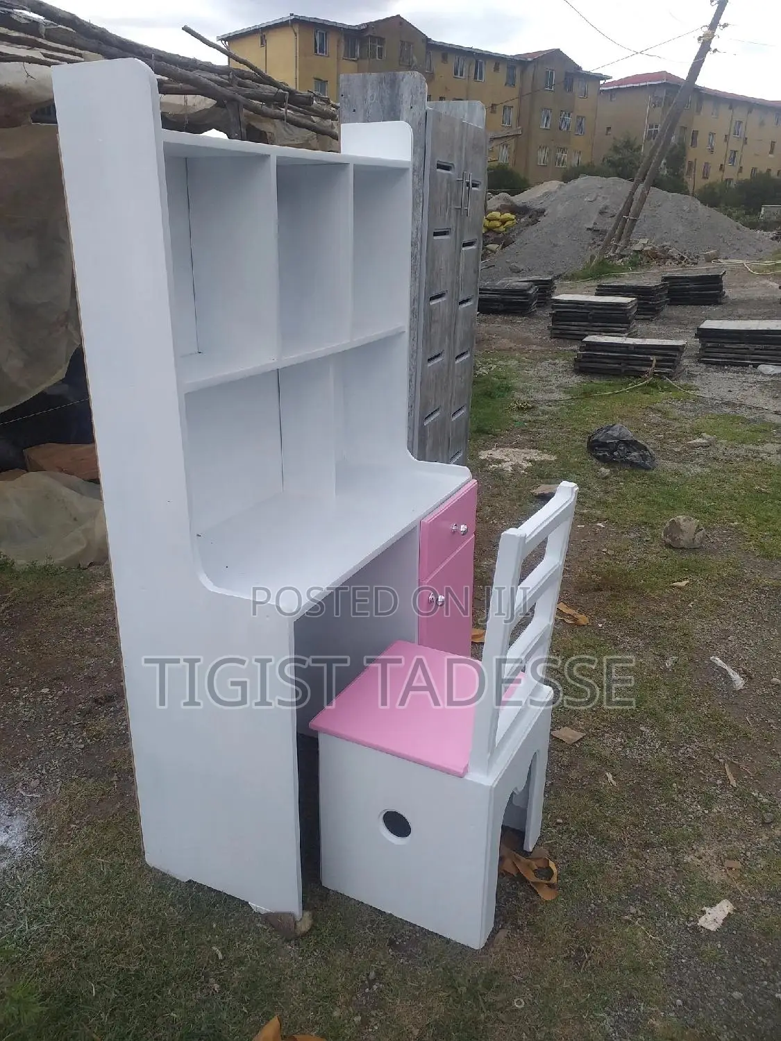 ለልጆች ማጥኛ መፅሀፍ መደርደርያ ያለው ለወንድም ለሴትም ልጆችዎ
በፈለጉት መጠን