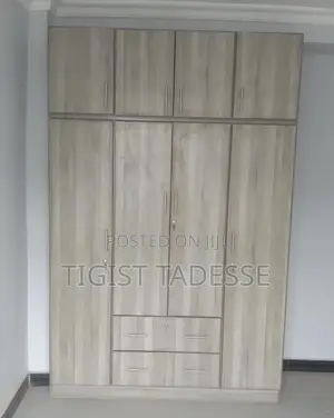 Bed Room Cupboard 150cm*250cm ቁም ሳጥን ከላይ ተደራቢ ያለው