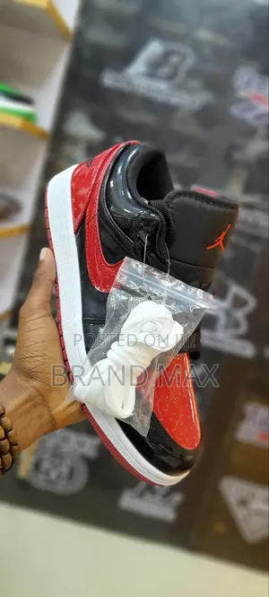 Photo - Air Jordan 1low Cutt Bred Master Quality