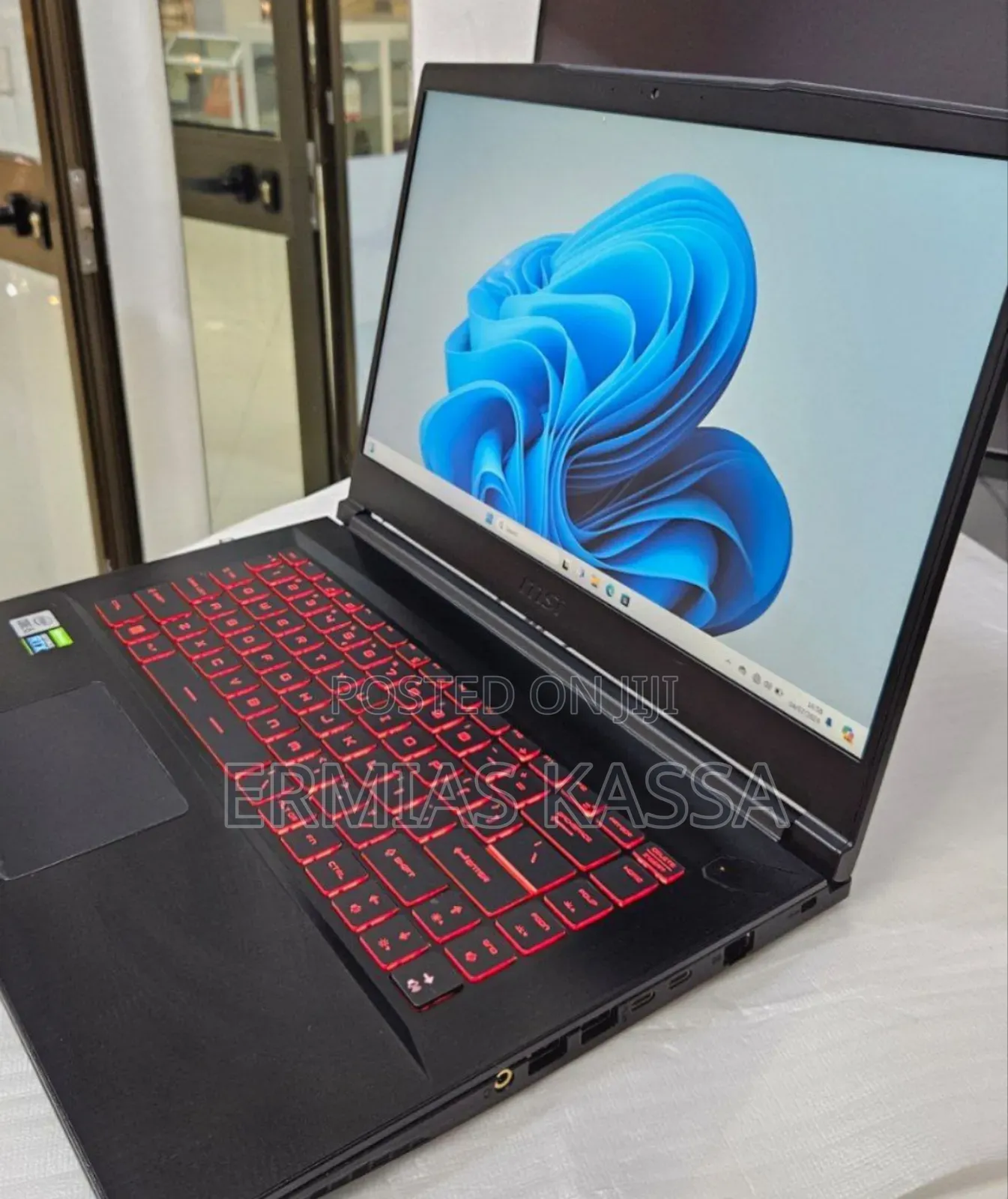 New Laptop MSI GF65 Thin 10UE 16GB Intel Core I5 SSD 512GB