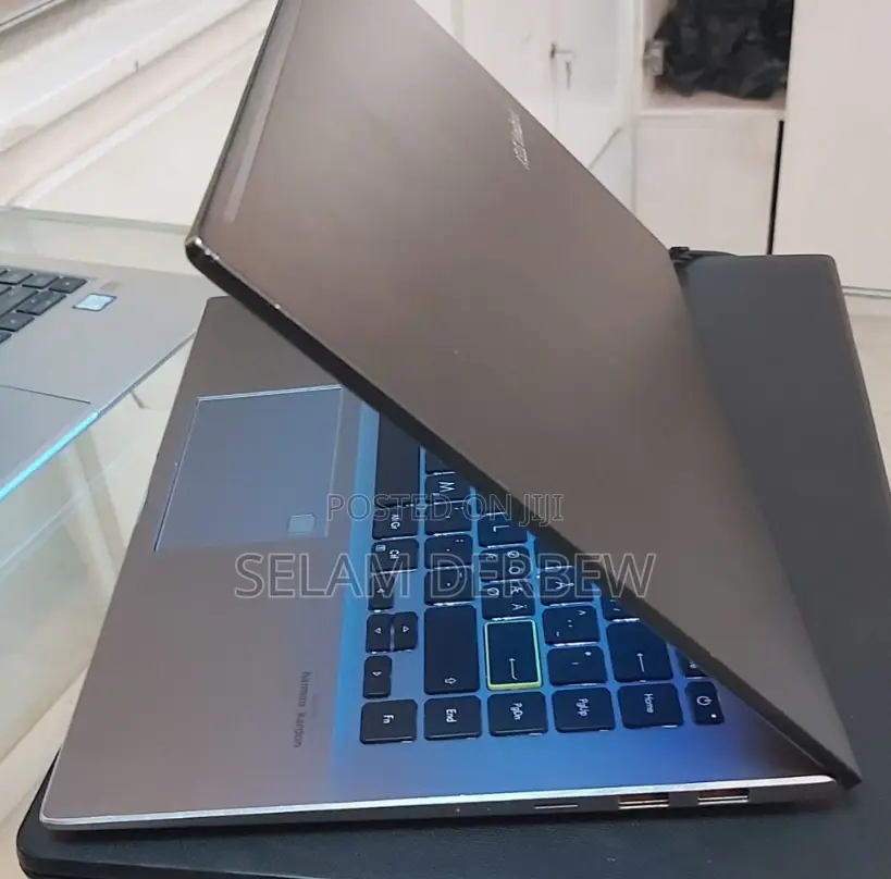 New Laptop Asus VivoBook W202 8GB AMD Ryzen 3 SSD 128GB