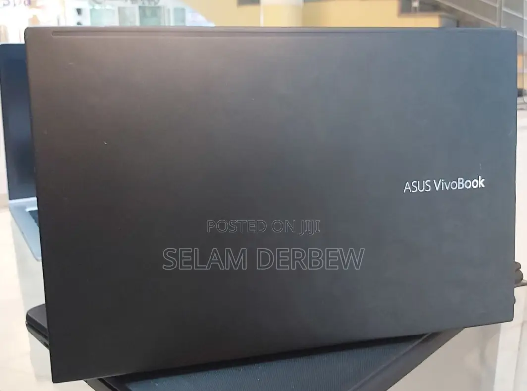 New Laptop Asus VivoBook W202 8GB AMD Ryzen 3 SSD 128GB