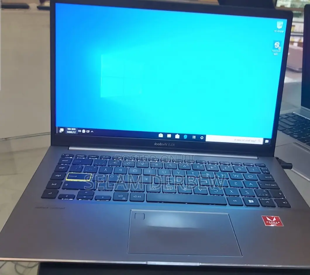 New Laptop Asus VivoBook W202 8GB AMD Ryzen 3 SSD 128GB