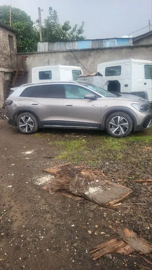 Volkswagen ID.6 Crozz 85 kWh AWD 2022 Gold