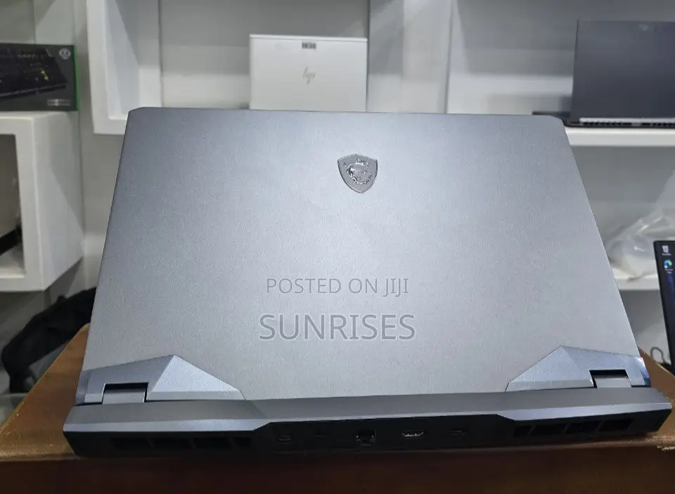 New Laptop MSI GE73 Raider RGB 8RE 32GB Intel Core I9 SSD 2T