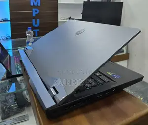 New Laptop MSI GE73 Raider RGB 8RE 32GB Intel Core I9 SSD 2T