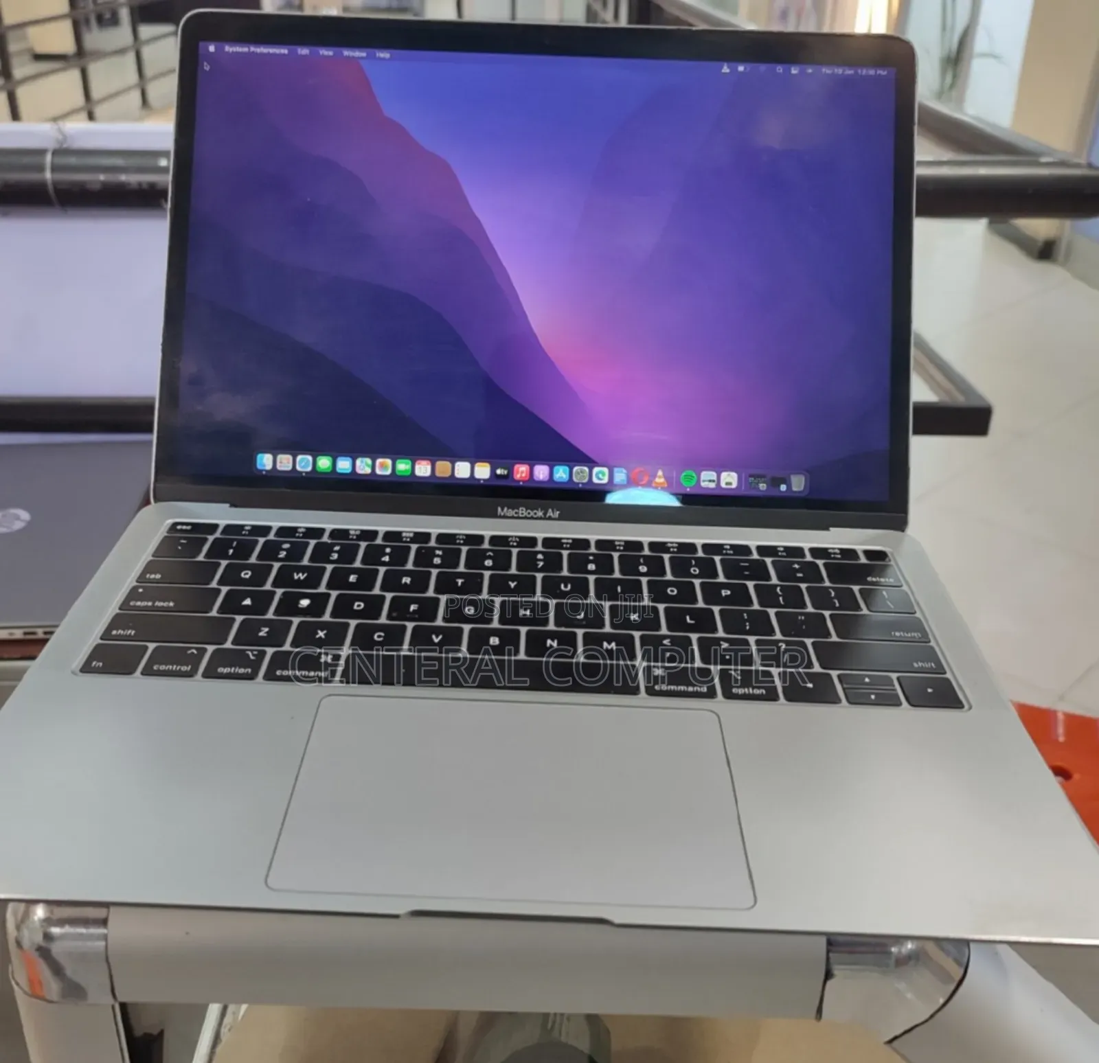 New Laptop Apple MacBook Air 2019 8GB Intel Core i5 SSD 256GB
