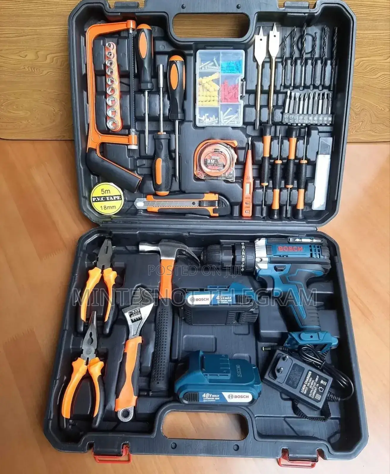 Dewalt Chargeable Drill With Accessories