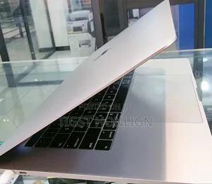 New Laptop Apple MacBook 2018 32GB Intel Core I9 SSD 1T