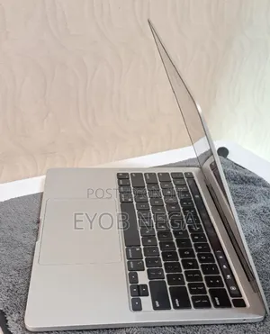 New Laptop Apple MacBook Pro 2020 M1 8GB Apple M1 SSD 256GB