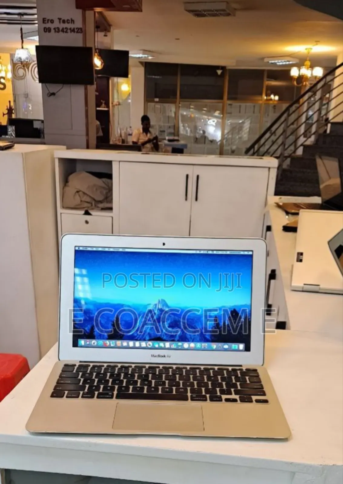 New Laptop Apple MacBook 2015 4GB Intel Core I5 SSD 128GB