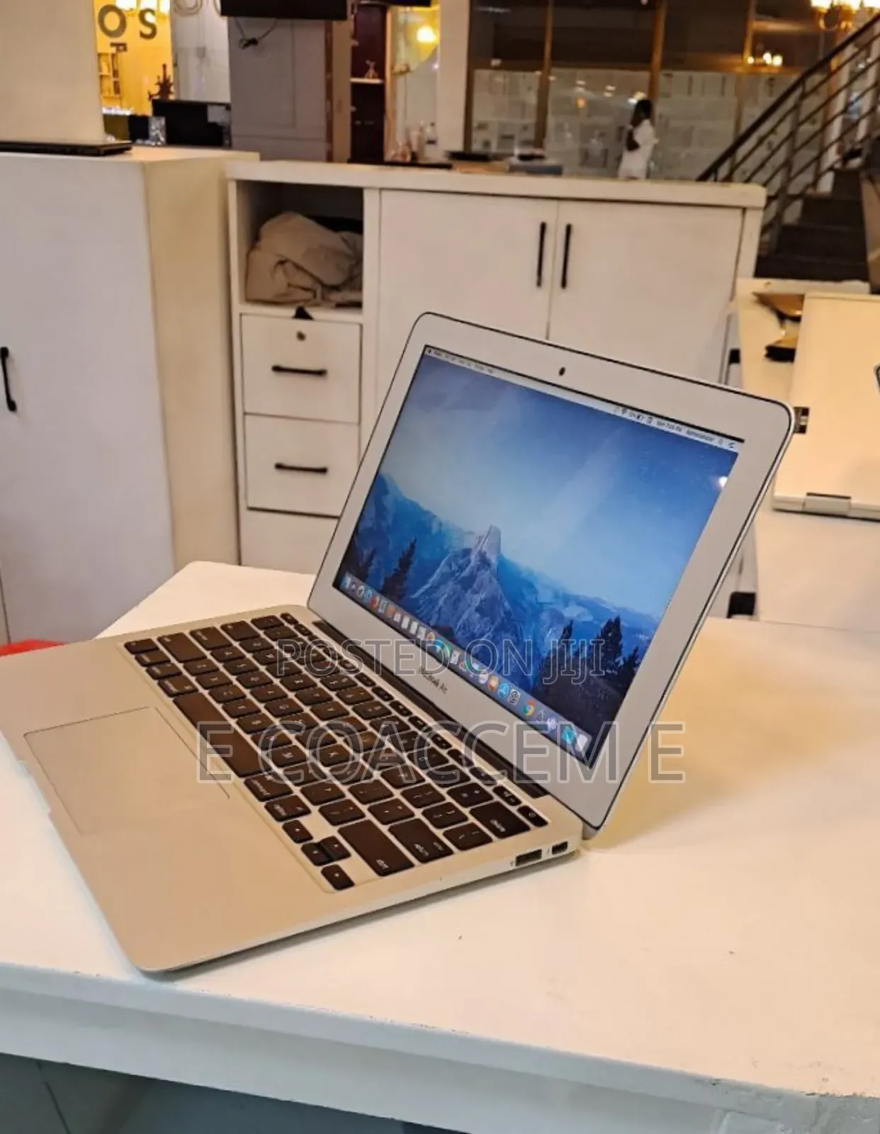 New Laptop Apple MacBook 2015 4GB Intel Core I5 SSD 128GB