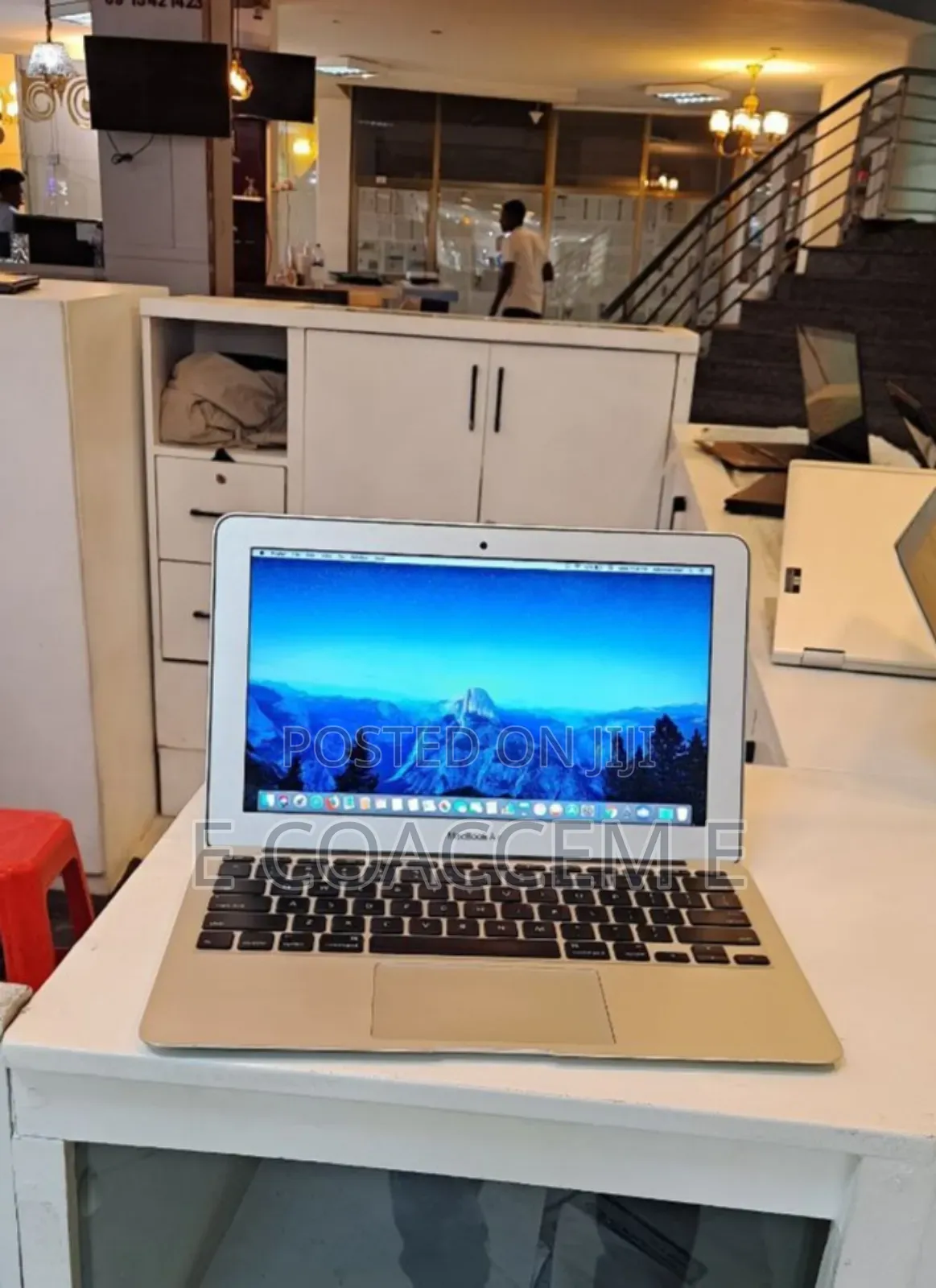 New Laptop Apple MacBook 2015 4GB Intel Core I5 SSD 128GB