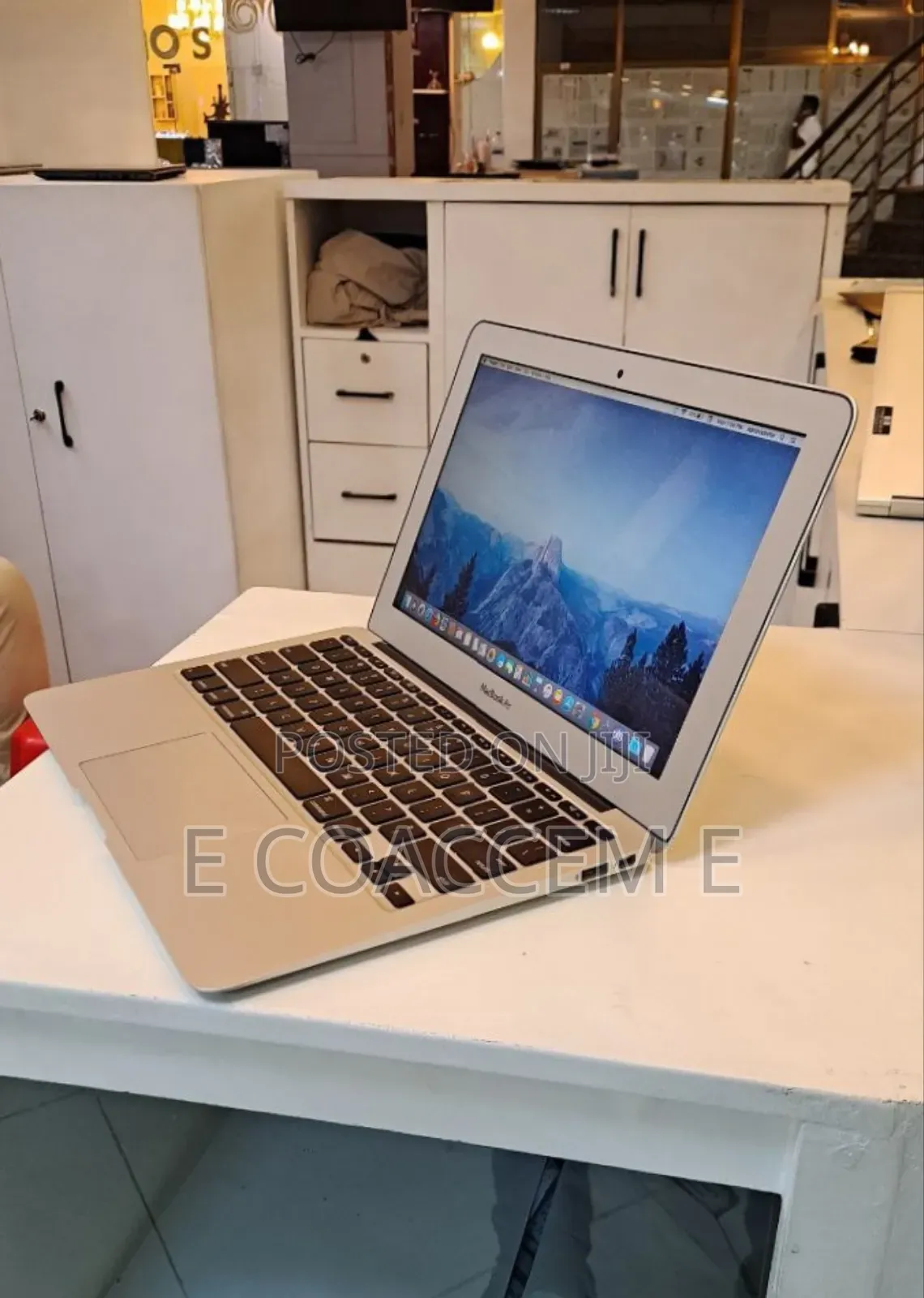 New Laptop Apple MacBook 2015 4GB Intel Core I5 SSD 128GB