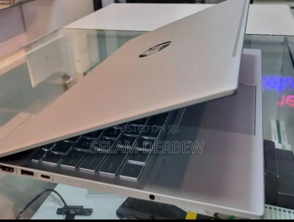 New Laptop HP Pavilion 15 8GB AMD Ryzen 5 SSD 512GB