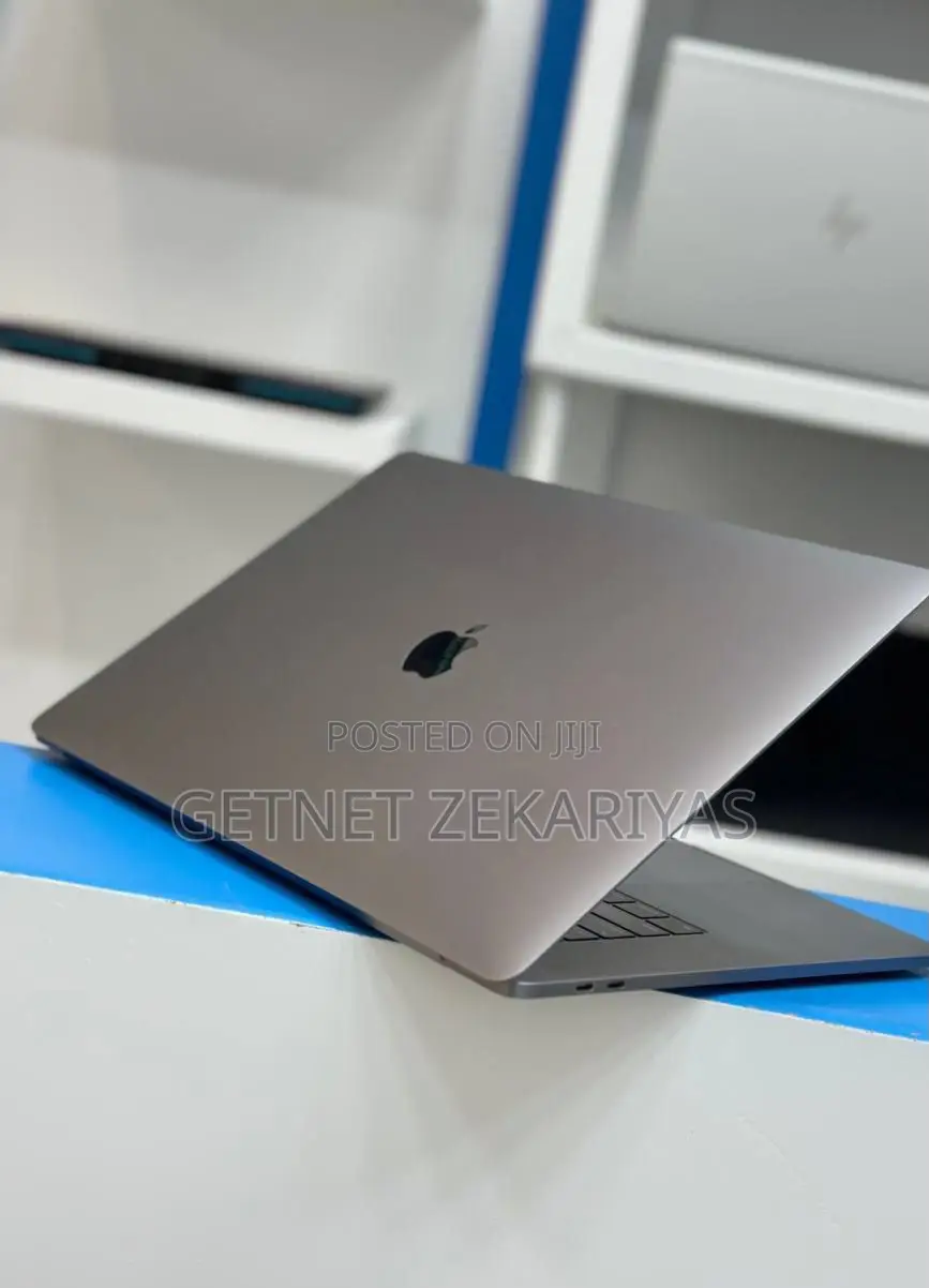 New Laptop Apple MacBook Pro 2017 16GB Intel Core I7 SSD 512GB
