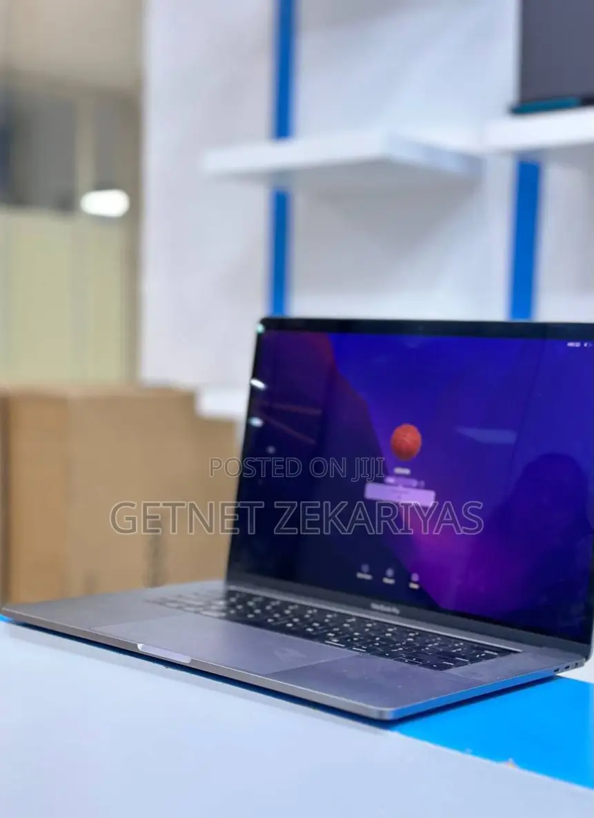 New Laptop Apple MacBook Pro 2017 16GB Intel Core I7 SSD 512GB