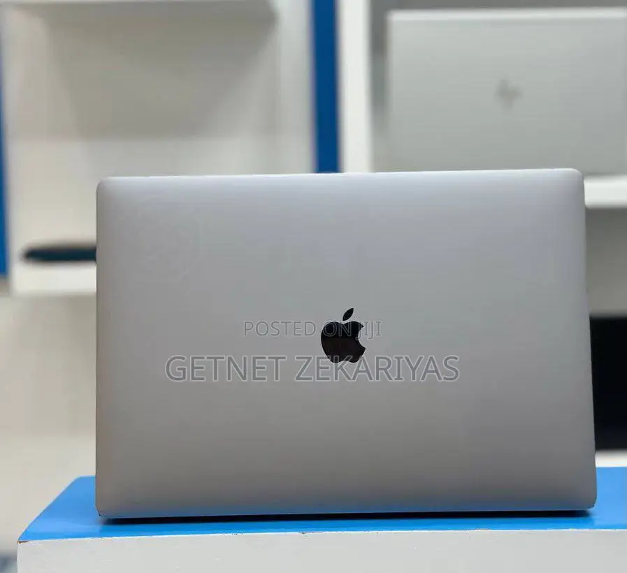 New Laptop Apple MacBook Pro 2017 16GB Intel Core I7 SSD 512GB