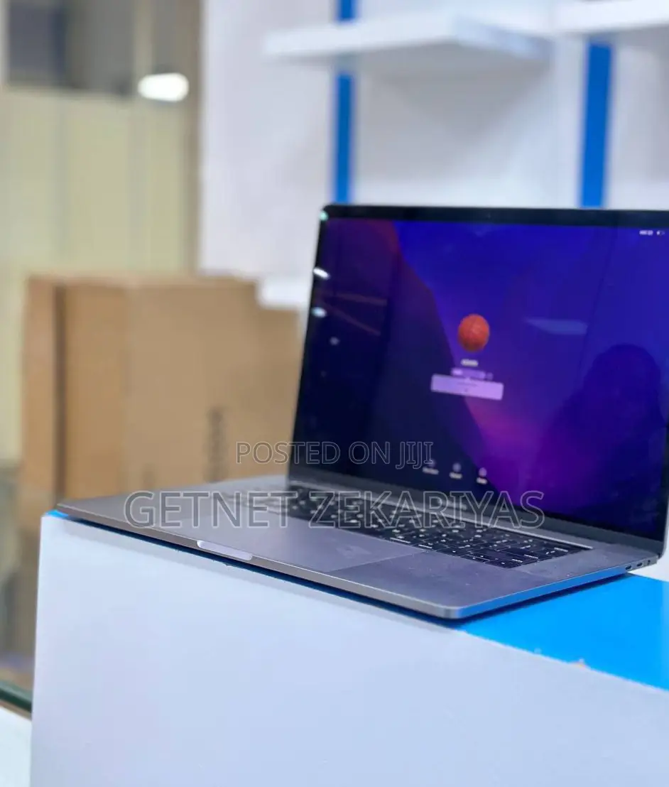 New Laptop Apple MacBook Pro 2017 16GB Intel Core I7 SSD 512GB