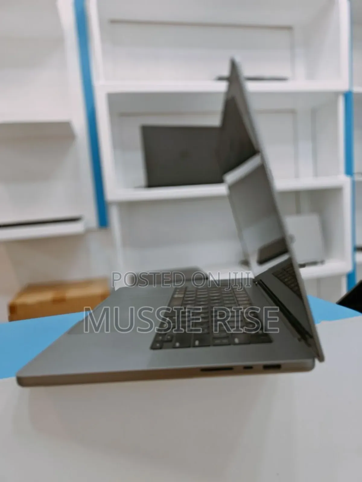 Laptop Apple MacBook Pro 2021 M1 16GB Apple M1 Pro SSD 512GB