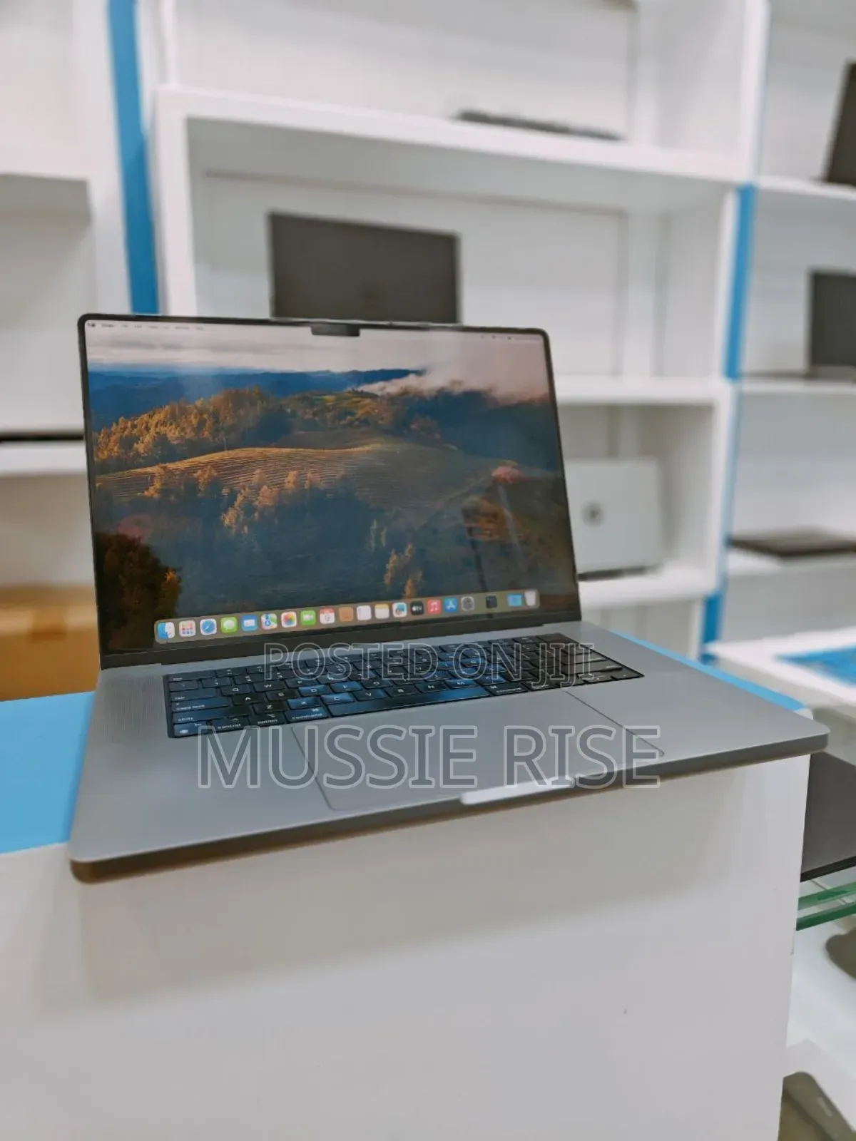 Laptop Apple MacBook Pro 2021 M1 16GB Apple M1 Pro SSD 512GB