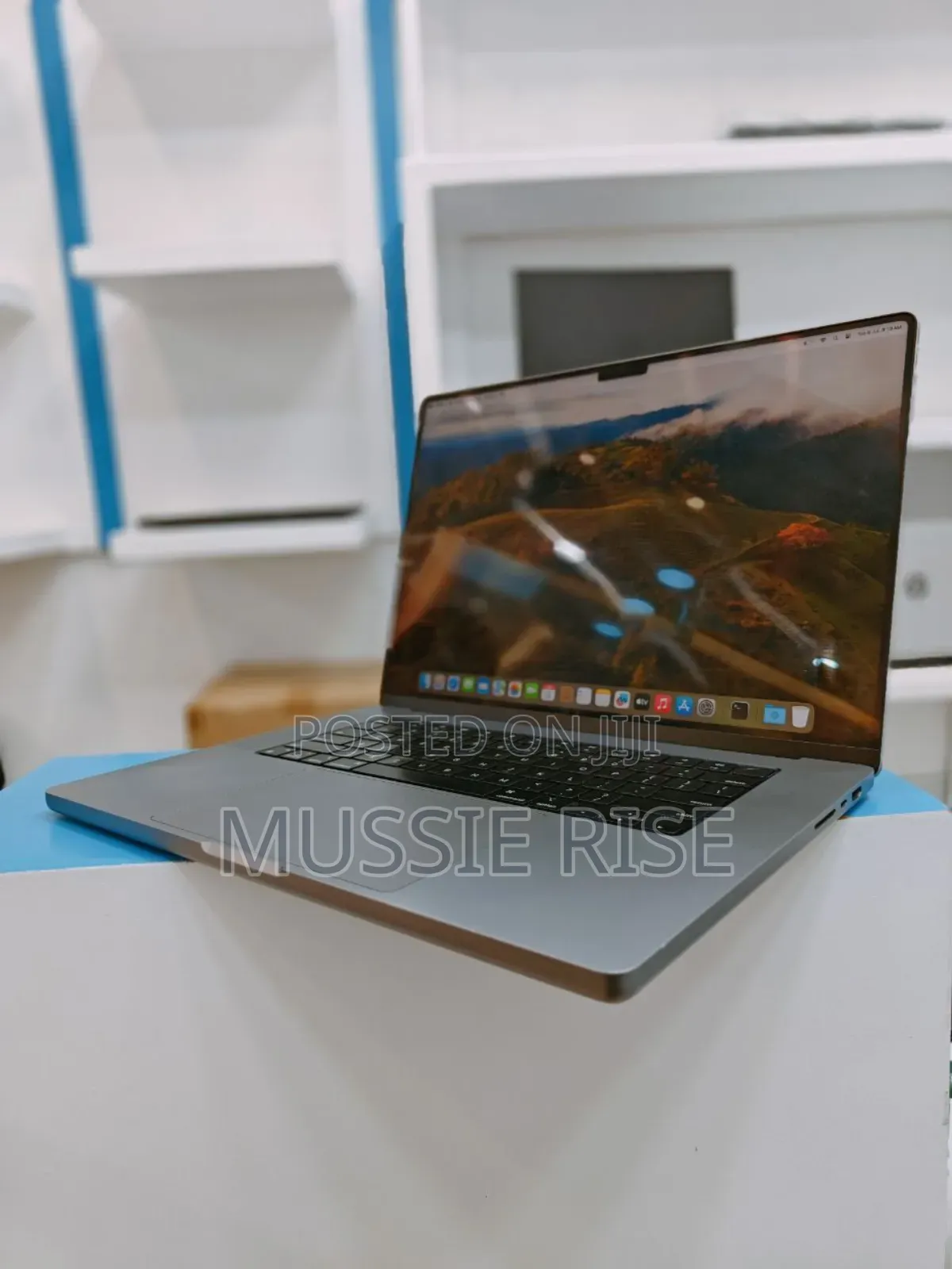 Laptop Apple MacBook Pro 2021 M1 16GB Apple M1 Pro SSD 512GB