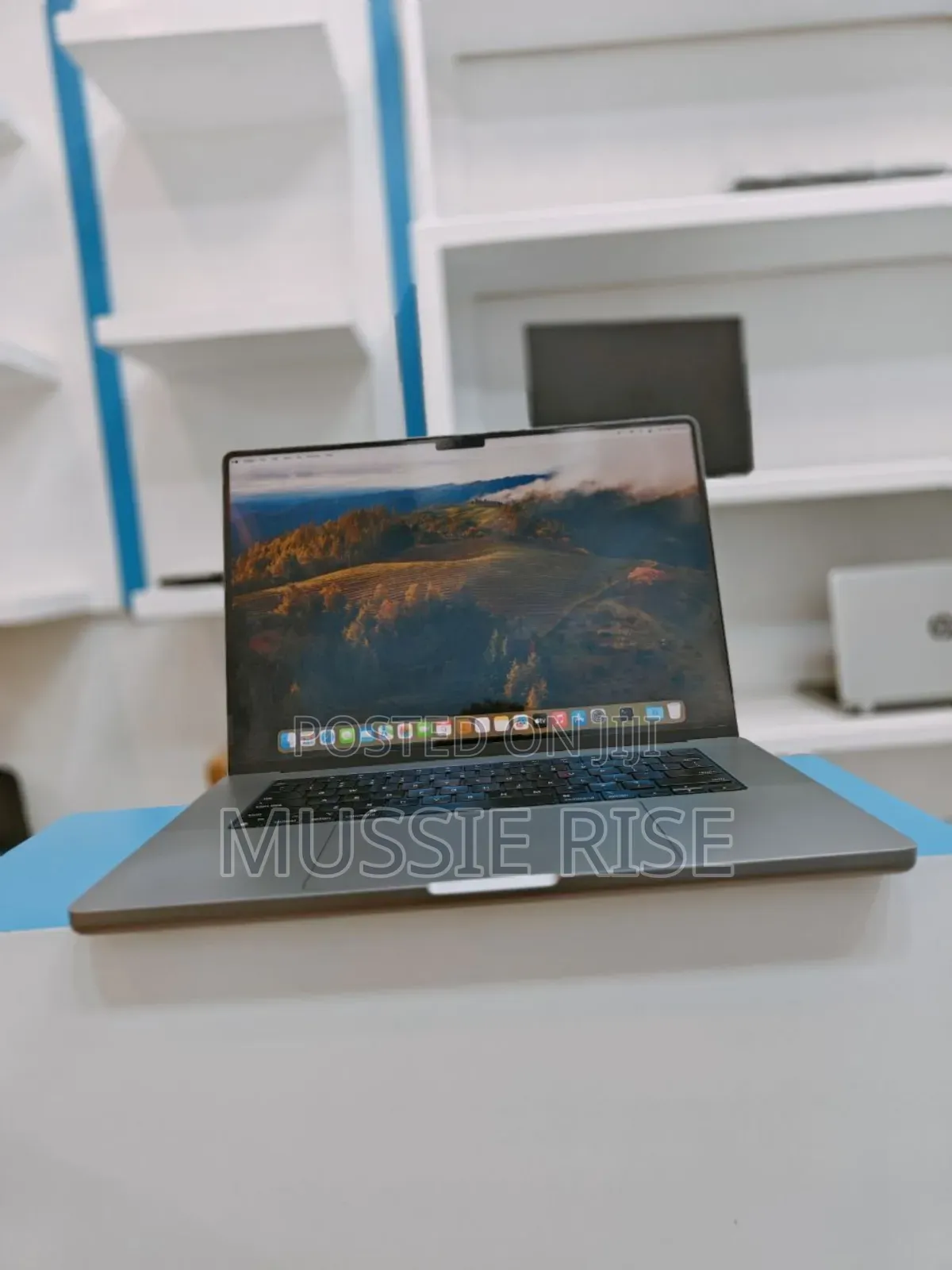 Laptop Apple MacBook Pro 2021 M1 16GB Apple M1 Pro SSD 512GB