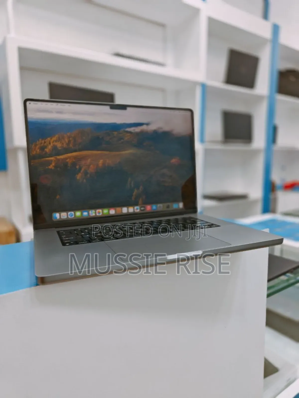 Laptop Apple MacBook Pro 2021 M1 16GB Apple M1 Pro SSD 512GB