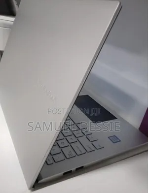 Laptop Asus VivoBook 15 X505BA 12GB Intel Core I7 SSD 512GB