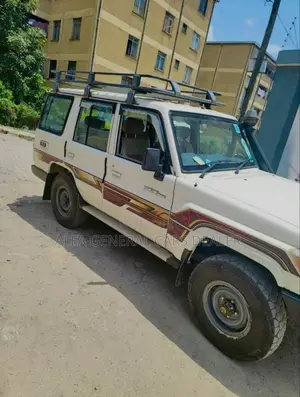 Toyota Land Cruiser 2015 White