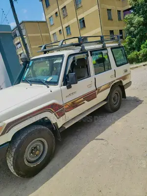 Toyota Land Cruiser 2015 White